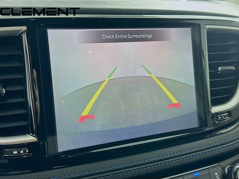 Chrysler Pacifica Vehicle Full-screen Gallery Image 19