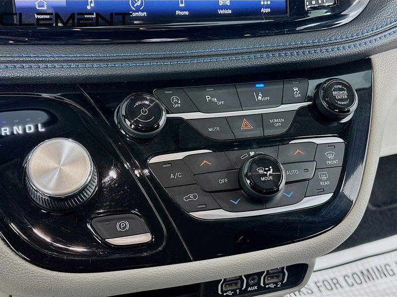 Chrysler Pacifica Vehicle Full-screen Gallery Image 20