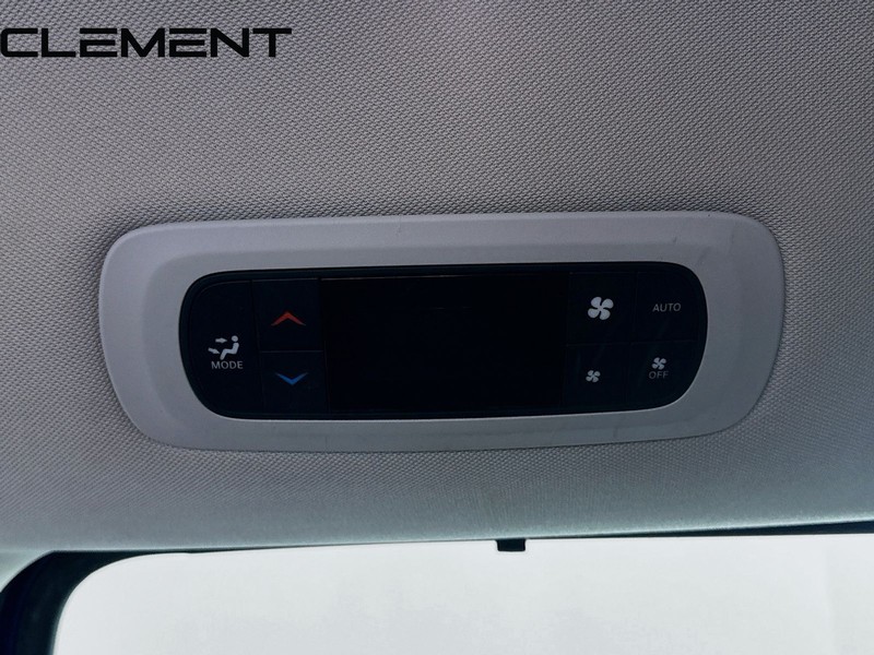 Chrysler Pacifica Vehicle Full-screen Gallery Image 29