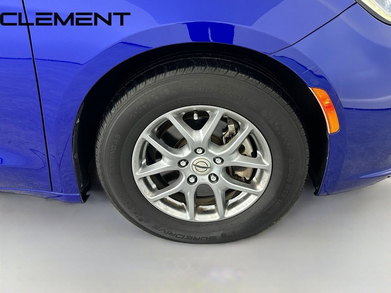 Chrysler Pacifica Vehicle Full-screen Gallery Image 34