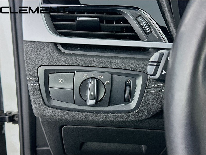 BMW X1 Vehicle Image 13