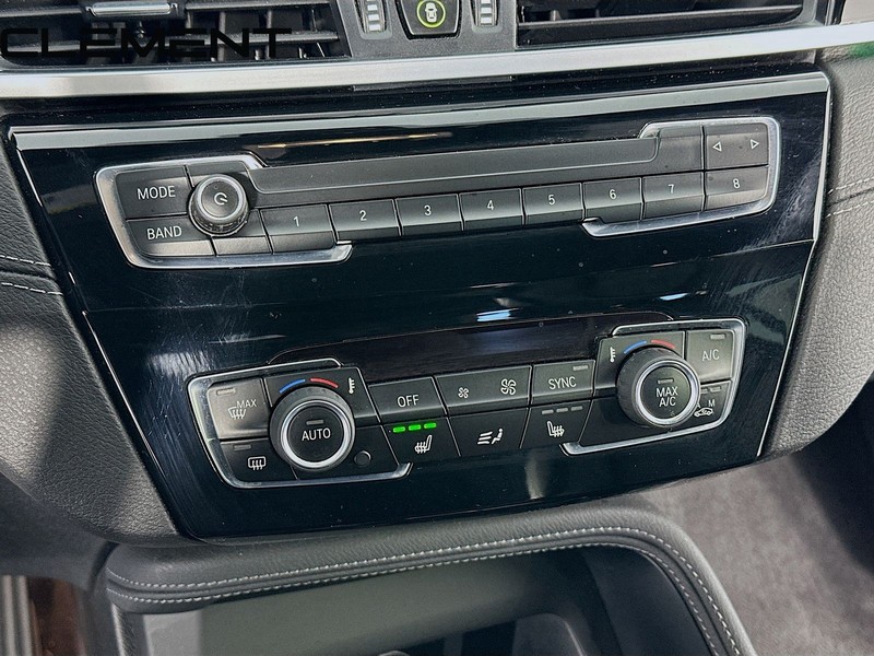 BMW X1 Vehicle Image 22