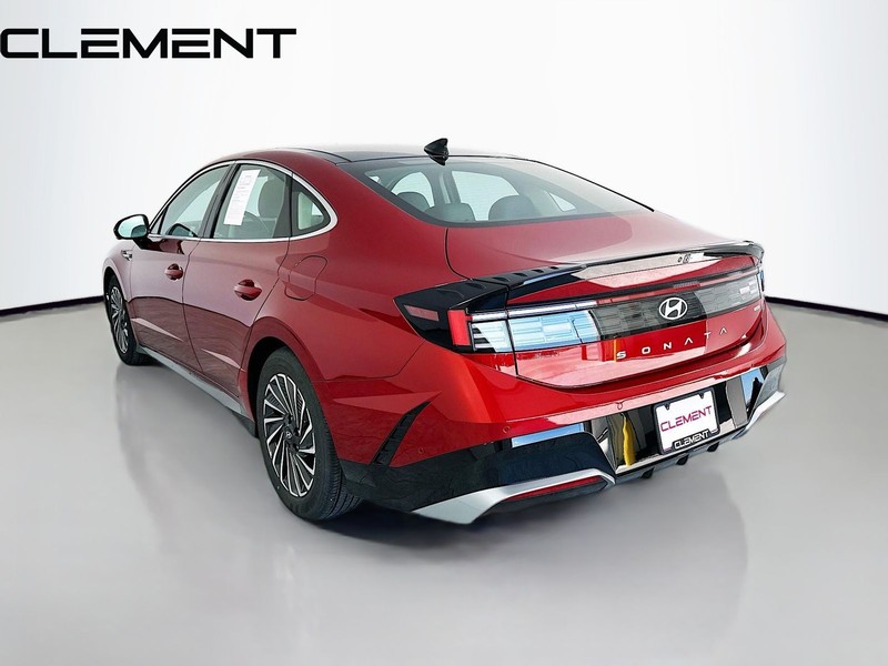 Hyundai Sonata Hybrid Vehicle Image 10