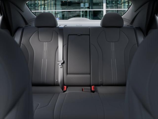 Hyundai Elantra Vehicle Full-screen Gallery Image 12