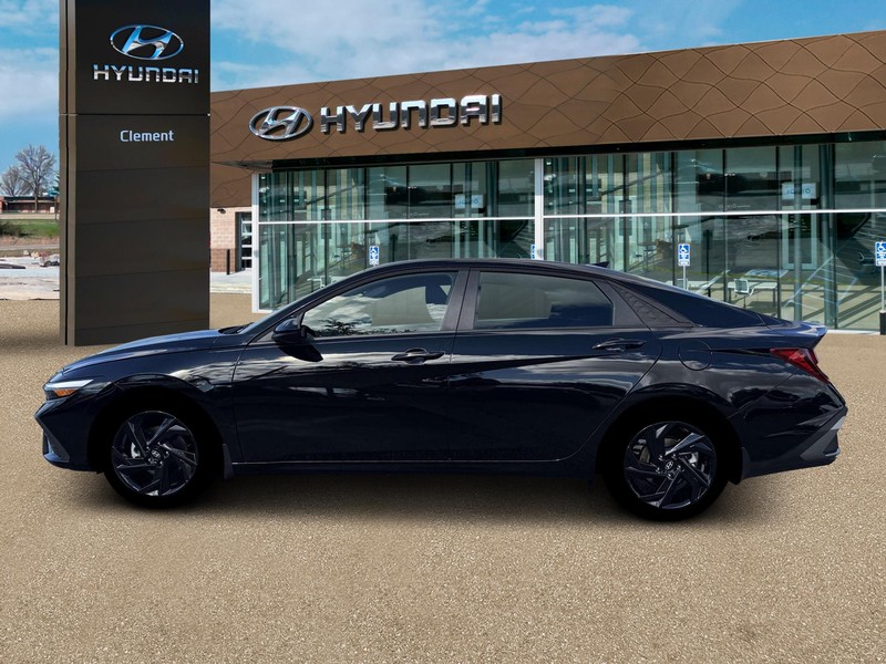 Hyundai Elantra Vehicle Image 03