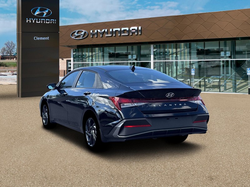 Hyundai Elantra Vehicle Image 05