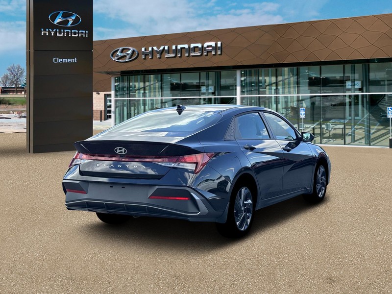 Hyundai Elantra Vehicle Image 07