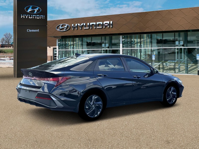Hyundai Elantra Vehicle Image 08