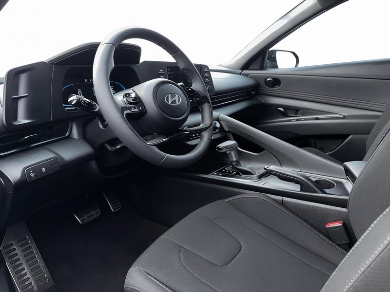 Hyundai Elantra Vehicle Image 14