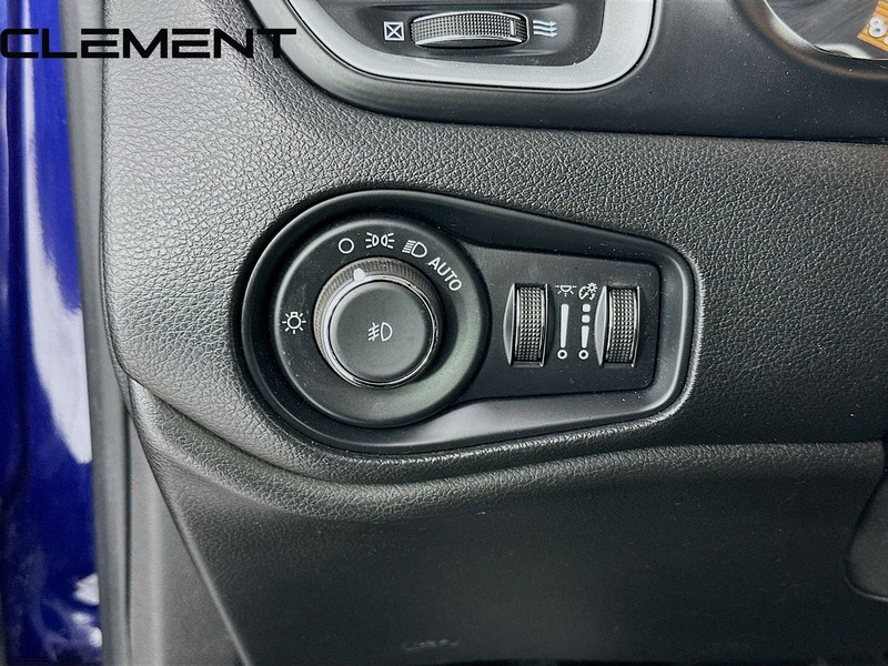 Jeep Renegade Vehicle Image 13