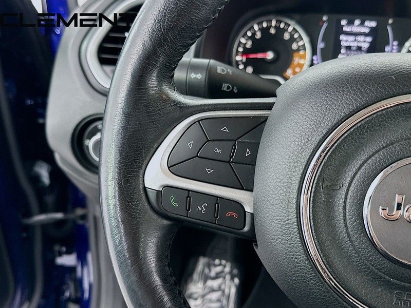 Jeep Renegade Vehicle Image 15