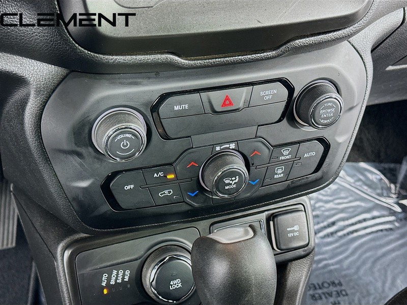 Jeep Renegade Vehicle Image 22