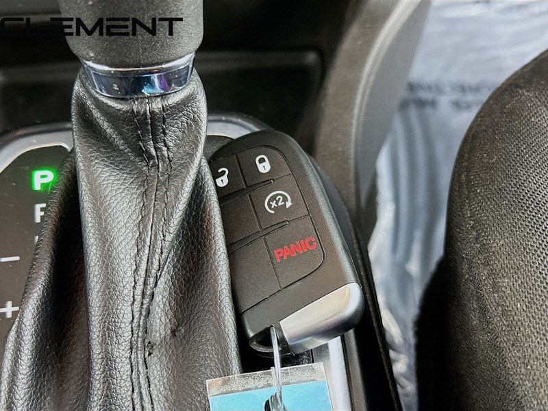 Jeep Renegade Vehicle Image 23