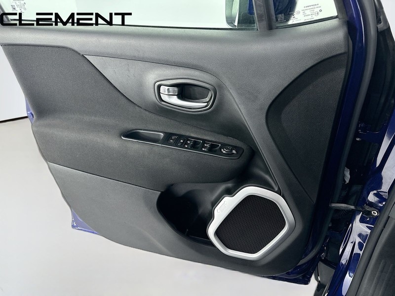 Jeep Renegade Vehicle Image 25