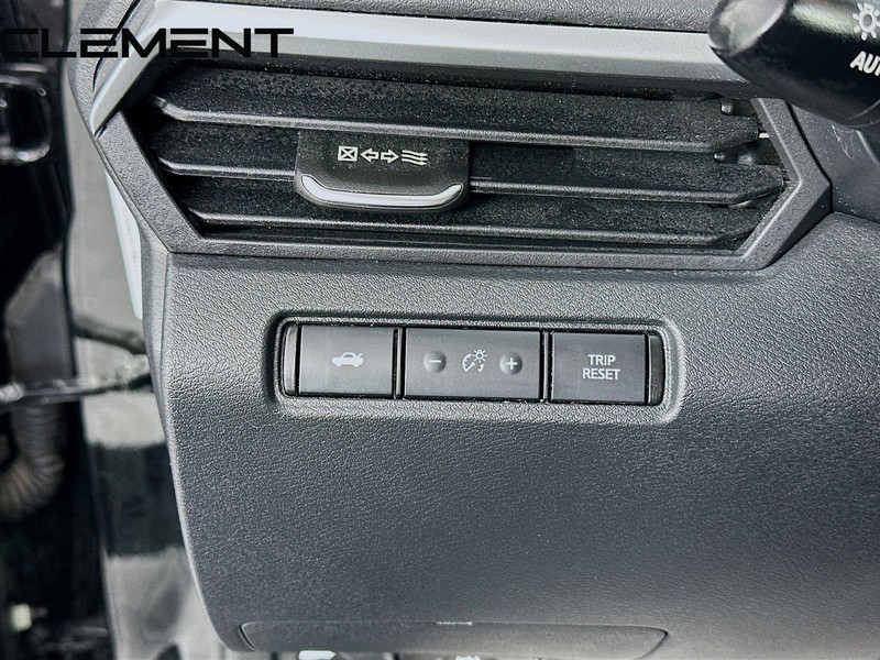 Nissan Altima Vehicle Full-screen Gallery Image 13