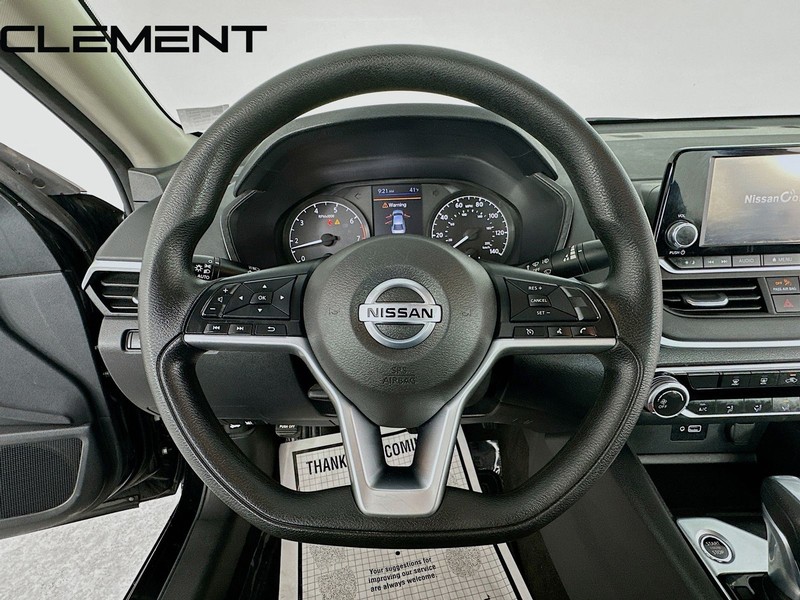 Nissan Altima Vehicle Full-screen Gallery Image 14