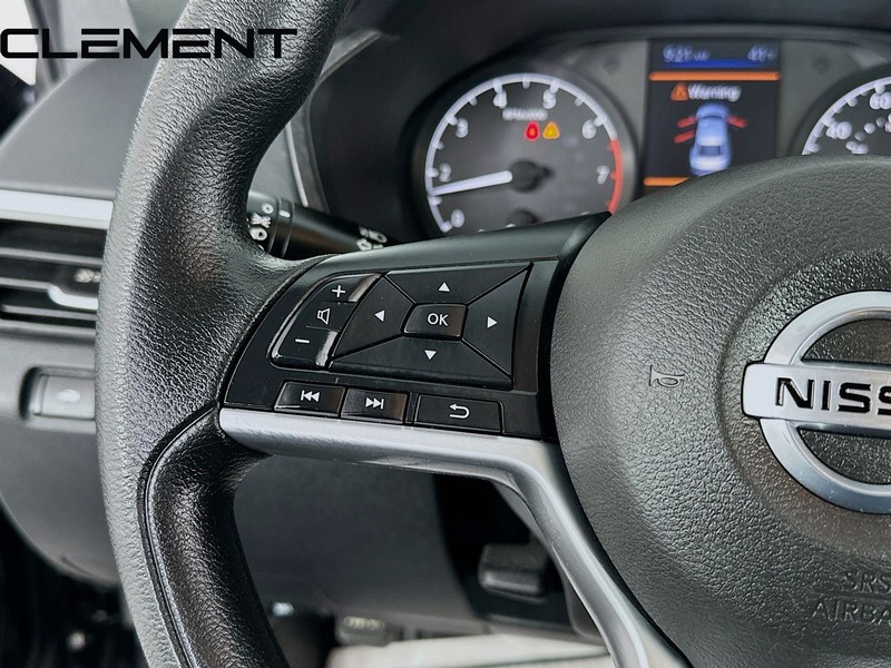 Nissan Altima Vehicle Full-screen Gallery Image 15