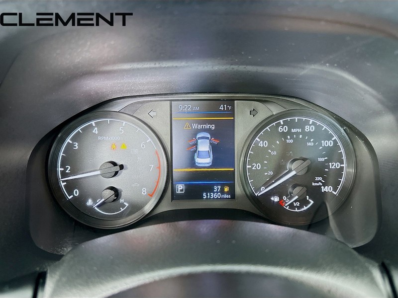 Nissan Altima Vehicle Full-screen Gallery Image 18