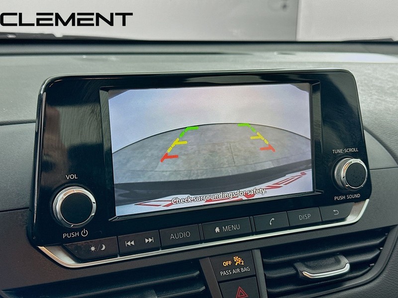 Nissan Altima Vehicle Full-screen Gallery Image 20