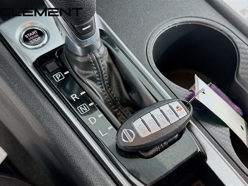 Nissan Altima Vehicle Full-screen Gallery Image 23