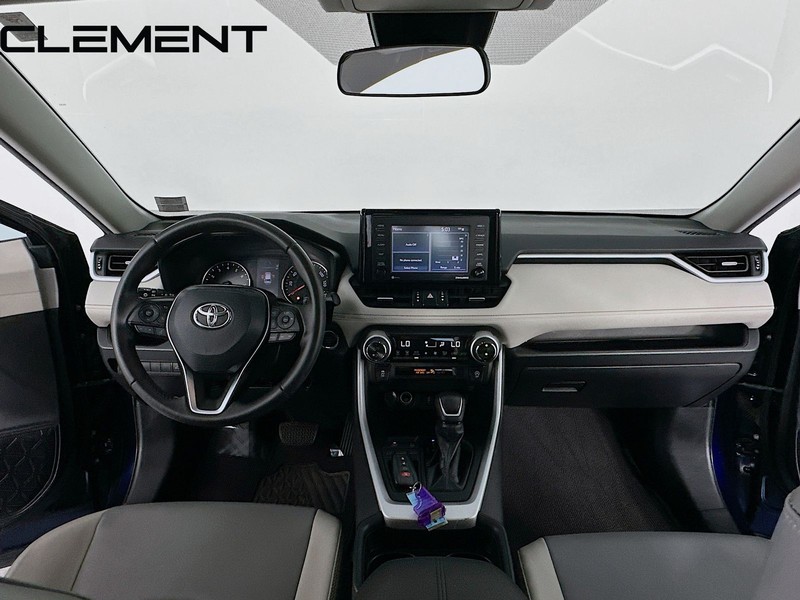 Toyota RAV4 Vehicle Image 12