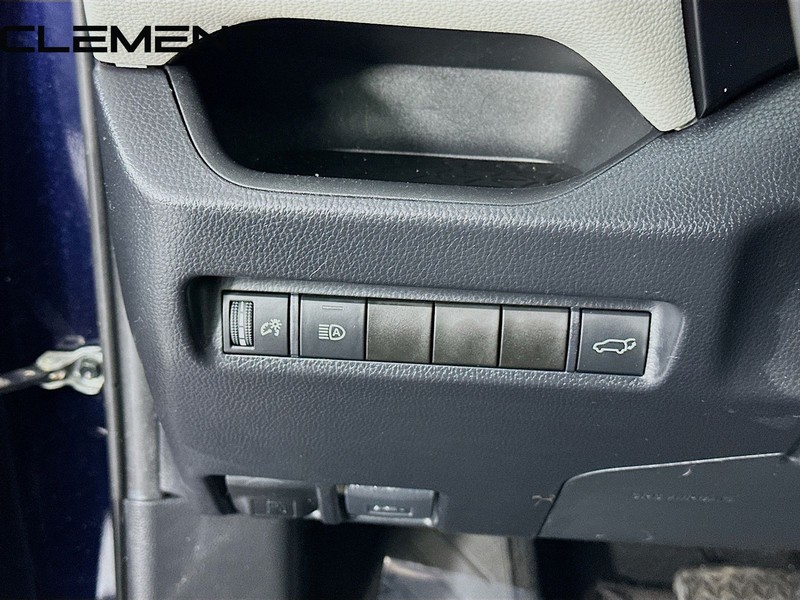 Toyota RAV4 Vehicle Image 13