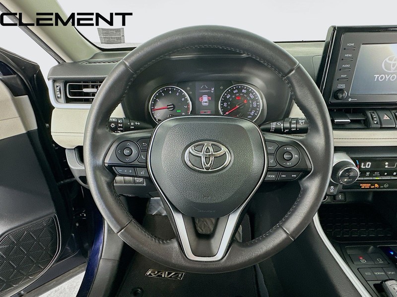 Toyota RAV4 Vehicle Image 14