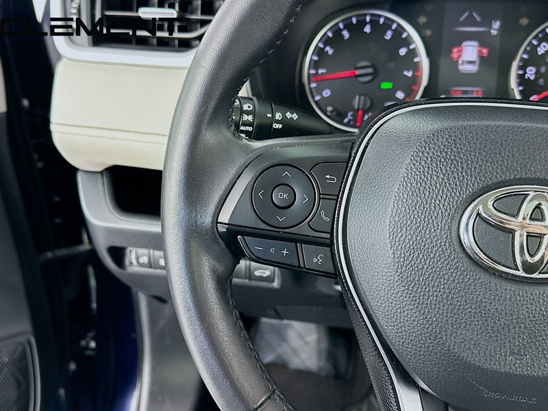 Toyota RAV4 Vehicle Image 15