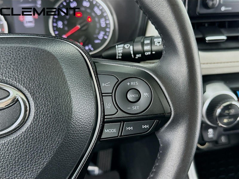 Toyota RAV4 Vehicle Image 17