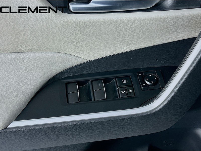 Toyota RAV4 Vehicle Image 25