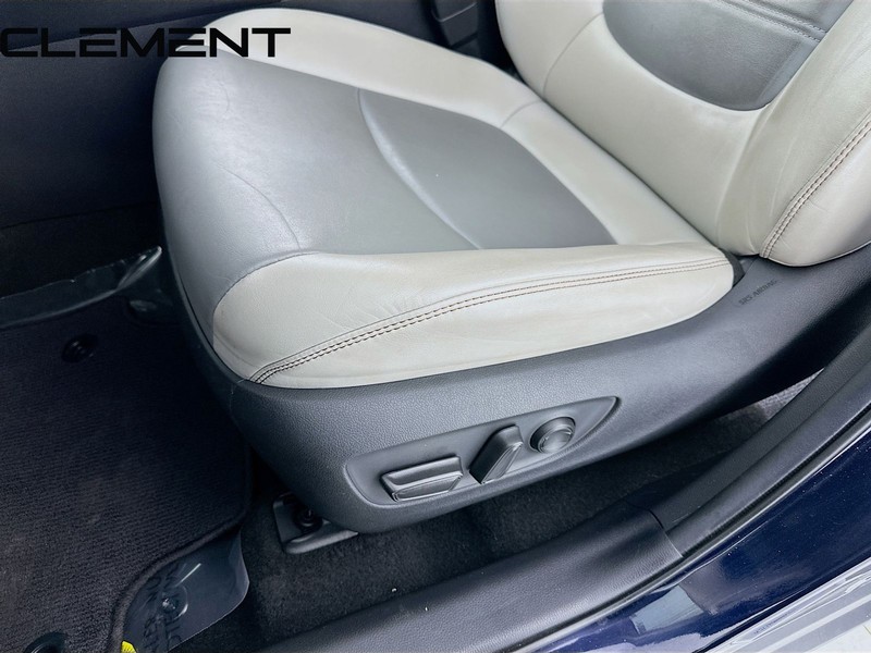 Toyota RAV4 Vehicle Image 28