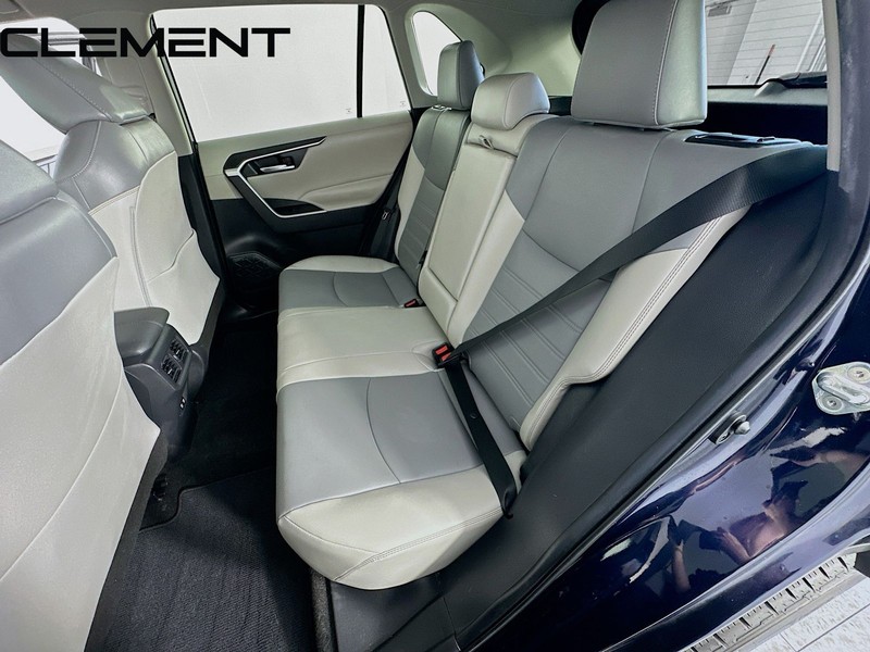 Toyota RAV4 Vehicle Image 32