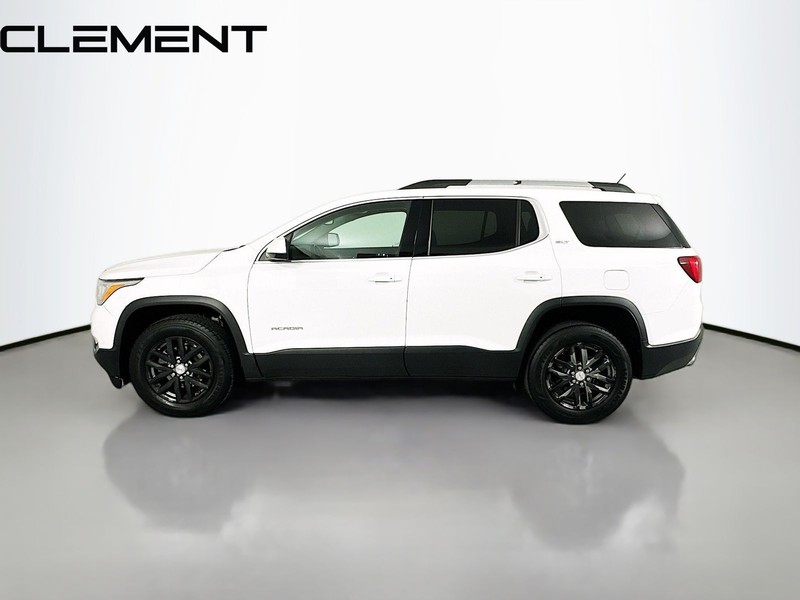 GMC Acadia Vehicle Full-screen Gallery Image 6