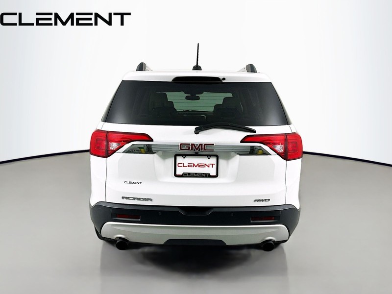 GMC Acadia Vehicle Full-screen Gallery Image 8