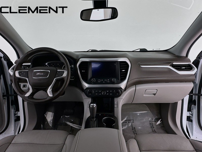 GMC Acadia Vehicle Full-screen Gallery Image 12
