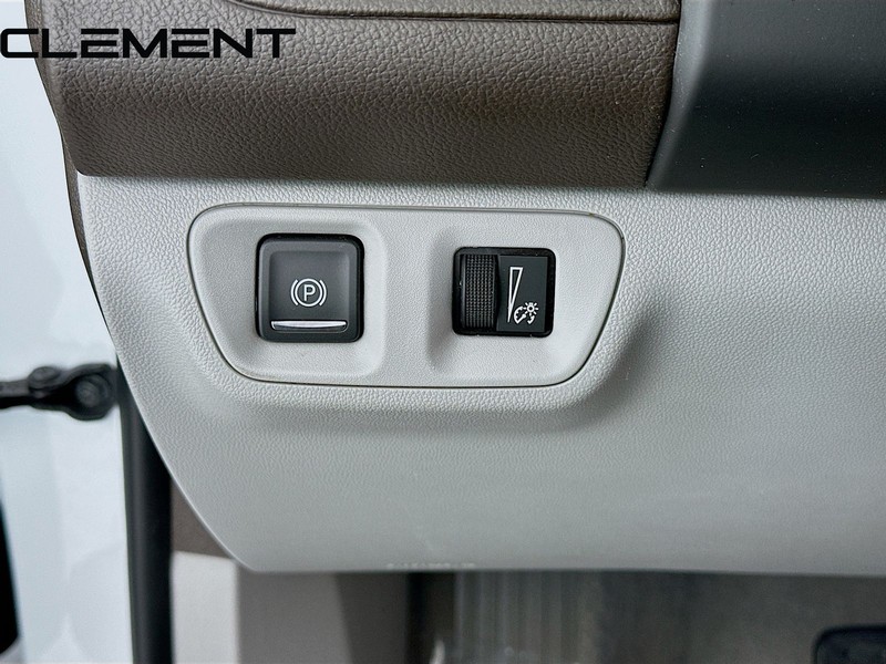 GMC Acadia Vehicle Full-screen Gallery Image 13