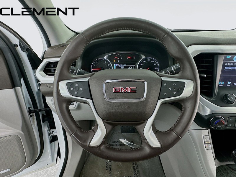 GMC Acadia Vehicle Full-screen Gallery Image 14