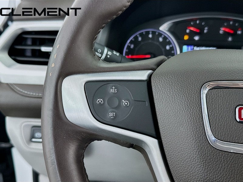 GMC Acadia Vehicle Full-screen Gallery Image 15