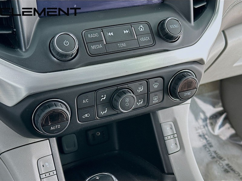 GMC Acadia Vehicle Full-screen Gallery Image 22