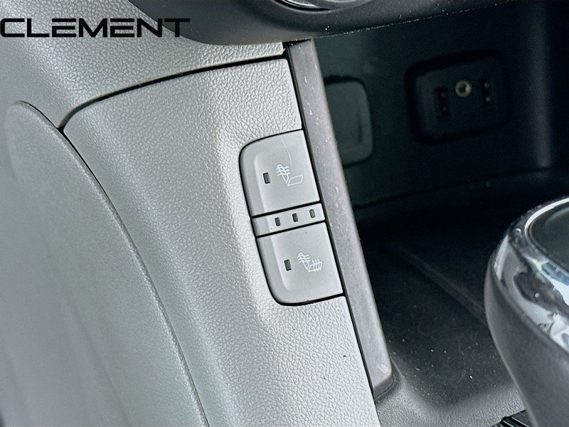 GMC Acadia Vehicle Full-screen Gallery Image 23