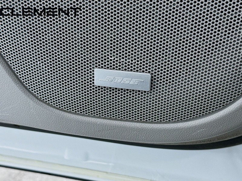 GMC Acadia Vehicle Full-screen Gallery Image 25