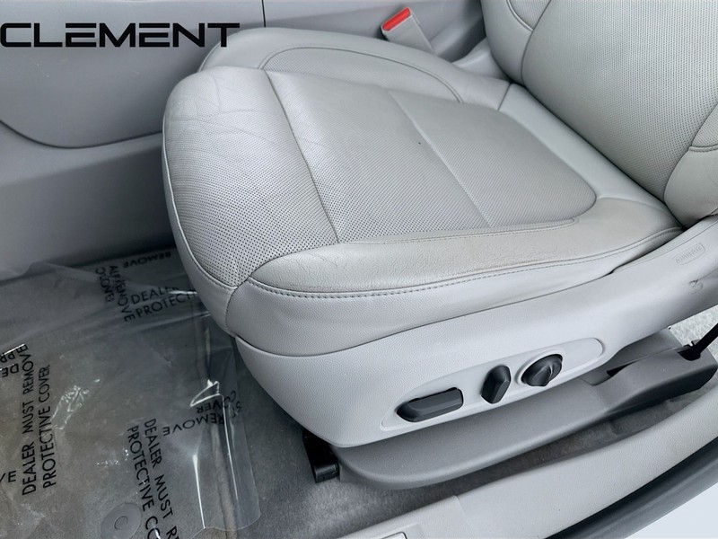 GMC Acadia Vehicle Full-screen Gallery Image 29