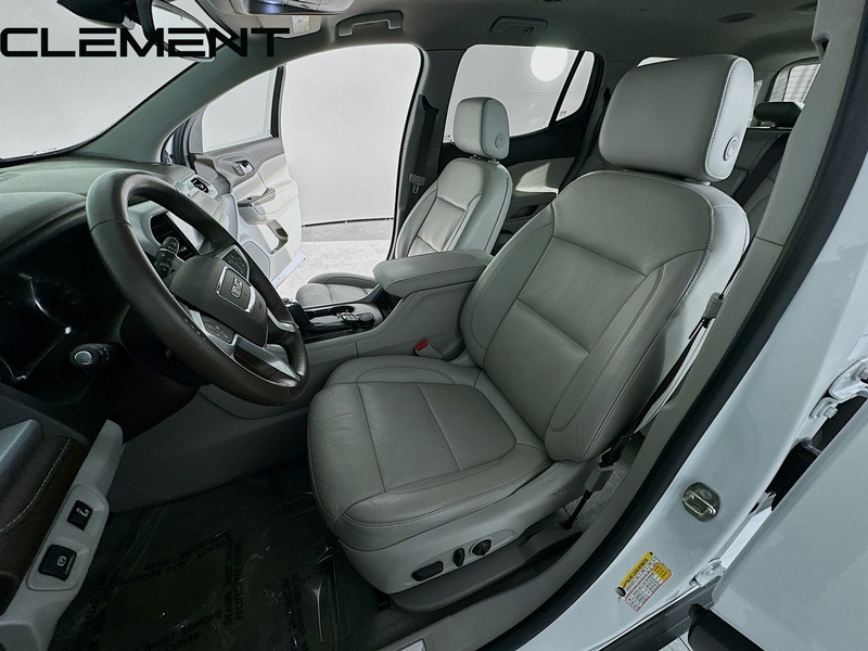 GMC Acadia Vehicle Full-screen Gallery Image 30