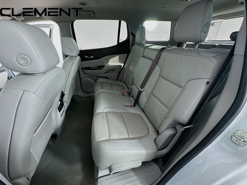 GMC Acadia Vehicle Full-screen Gallery Image 33