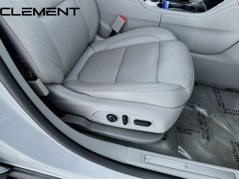 GMC Acadia Vehicle Full-screen Gallery Image 34