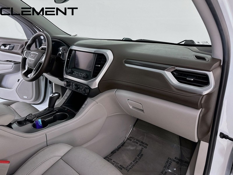 GMC Acadia Vehicle Full-screen Gallery Image 35