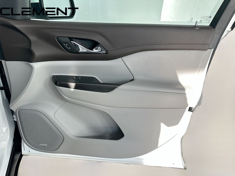 GMC Acadia Vehicle Full-screen Gallery Image 36