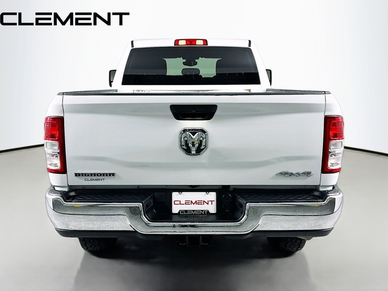 Ram 2500 Vehicle Full-screen Gallery Image 8