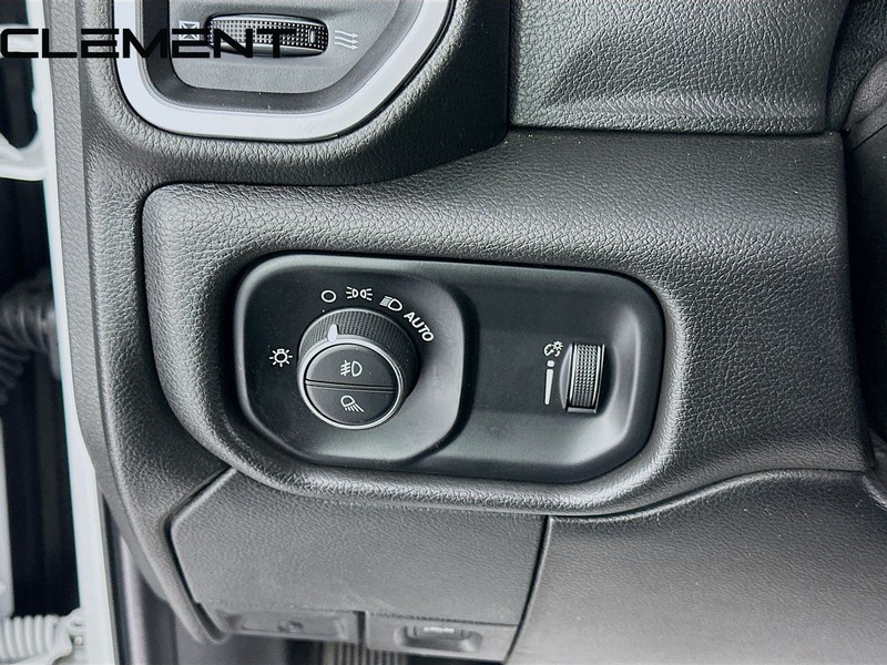 Ram 2500 Vehicle Full-screen Gallery Image 13