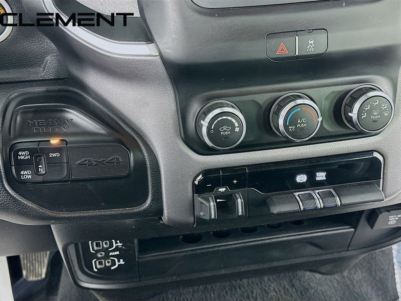 Ram 2500 Vehicle Full-screen Gallery Image 22